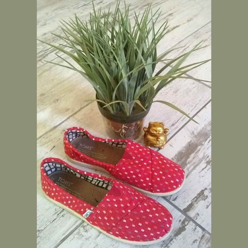 Tom's Soft Canvas Slip On's